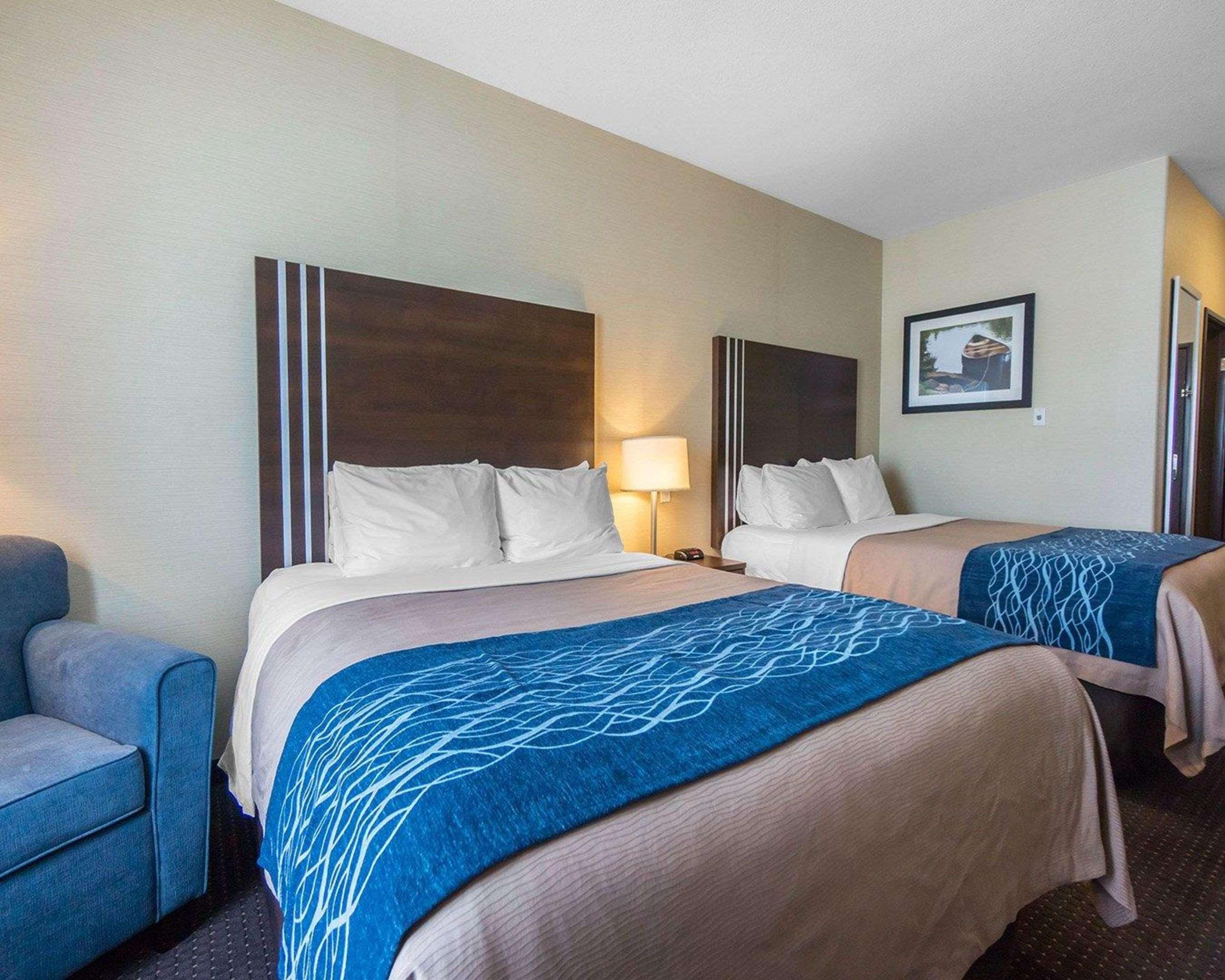 Comfort Inn & Suites Fox Creek Bagian luar foto