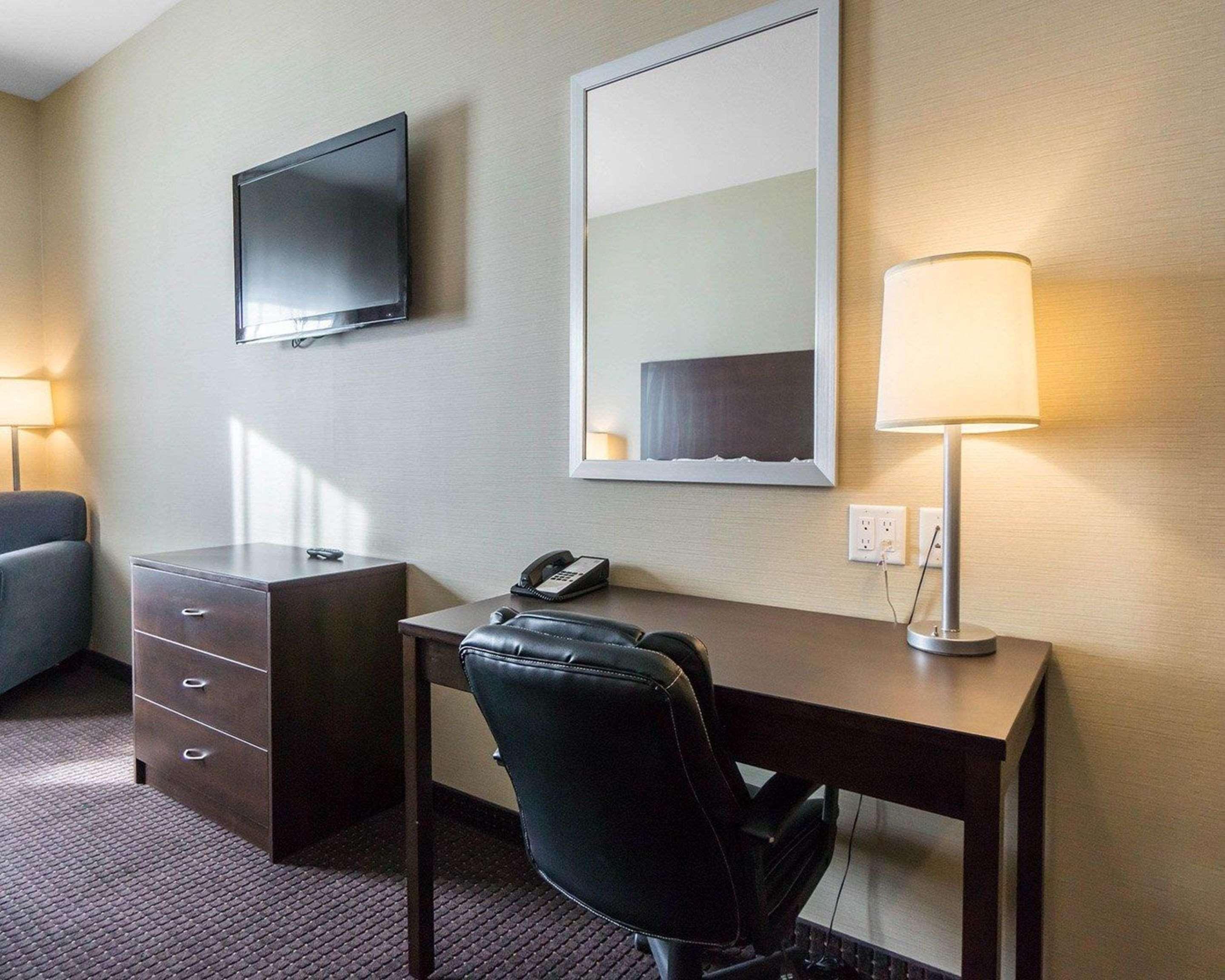 Comfort Inn & Suites Fox Creek Bagian luar foto