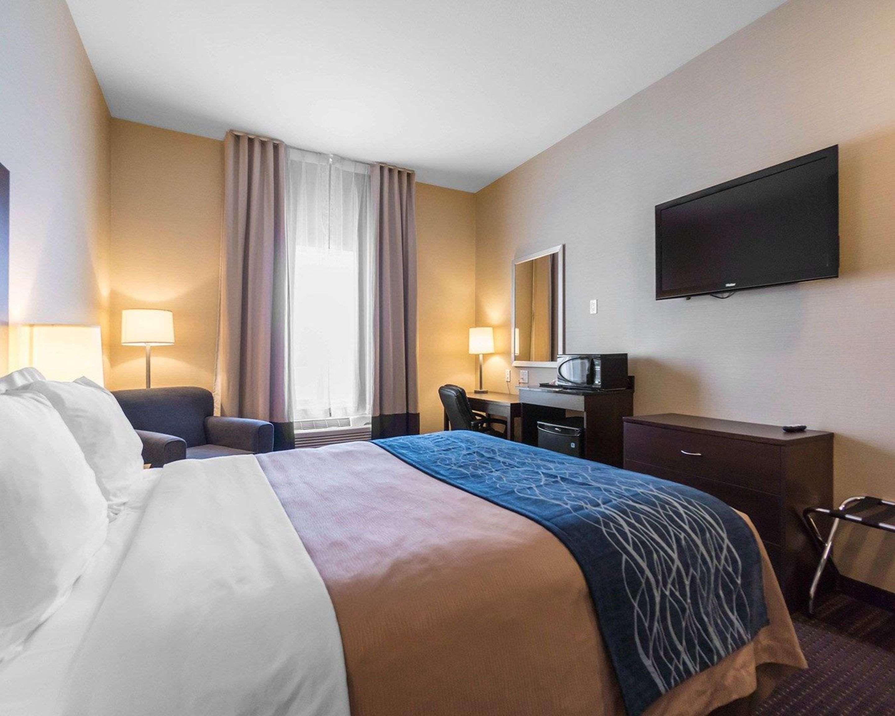 Comfort Inn & Suites Fox Creek Bagian luar foto