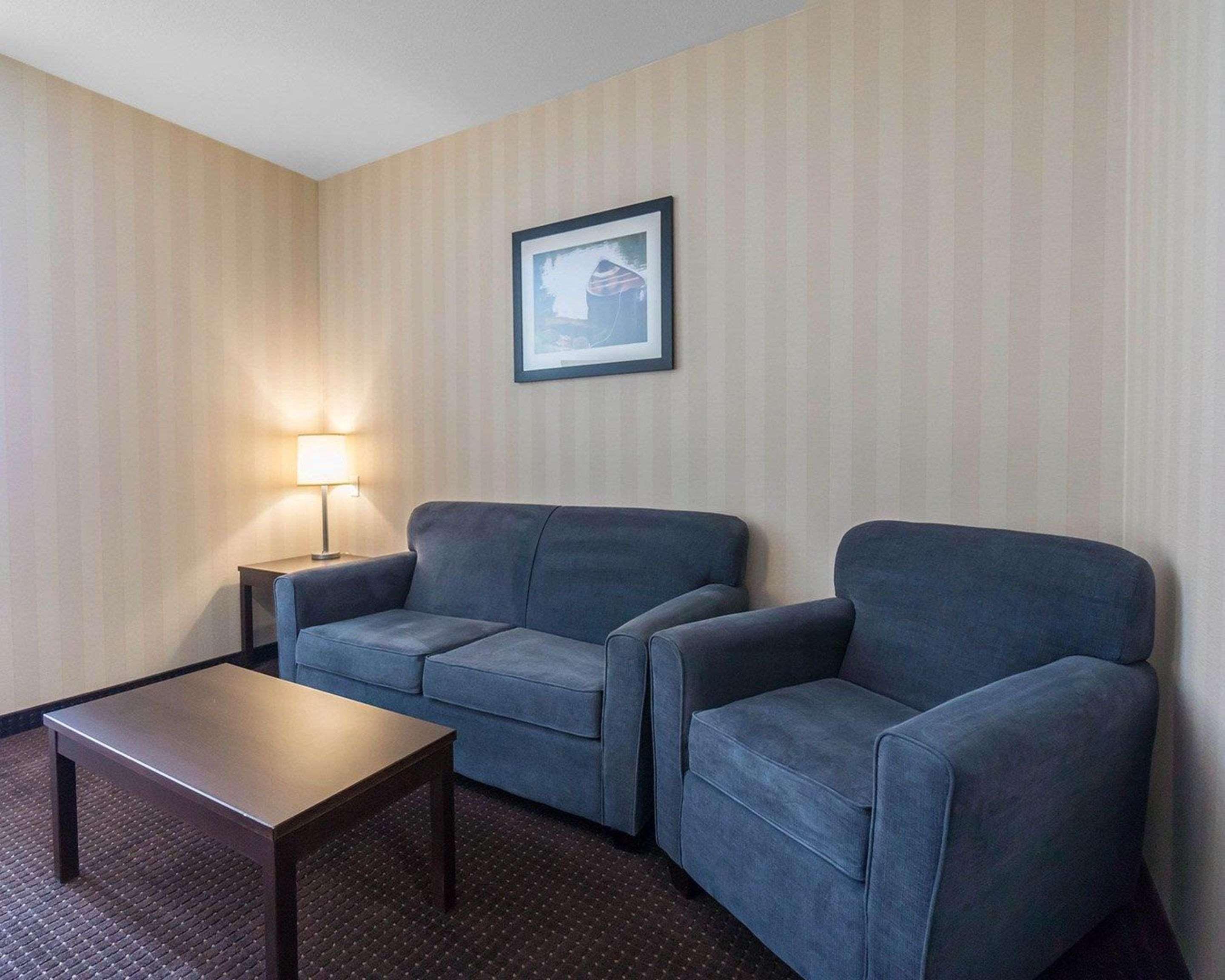 Comfort Inn & Suites Fox Creek Bagian luar foto