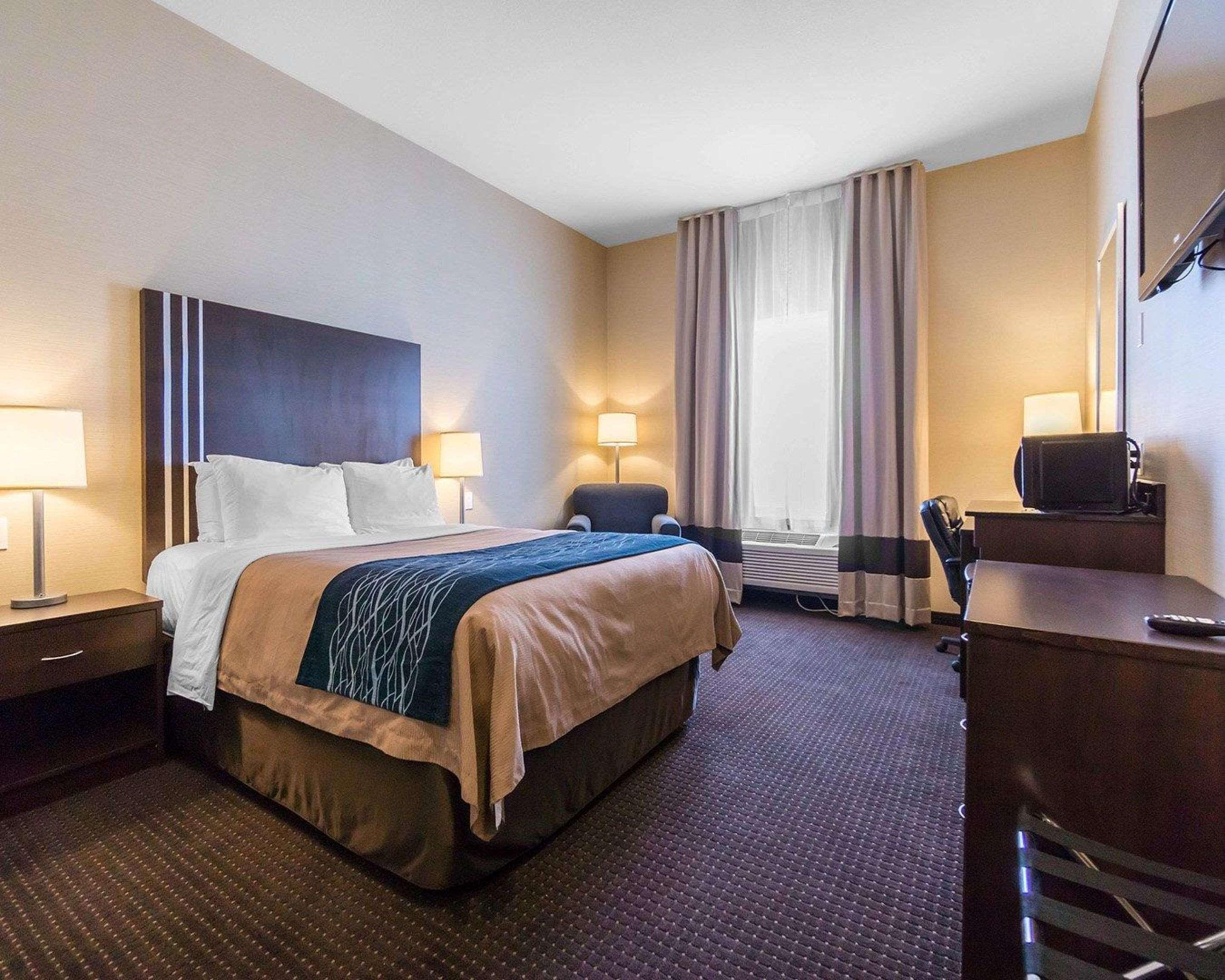 Comfort Inn & Suites Fox Creek Bagian luar foto