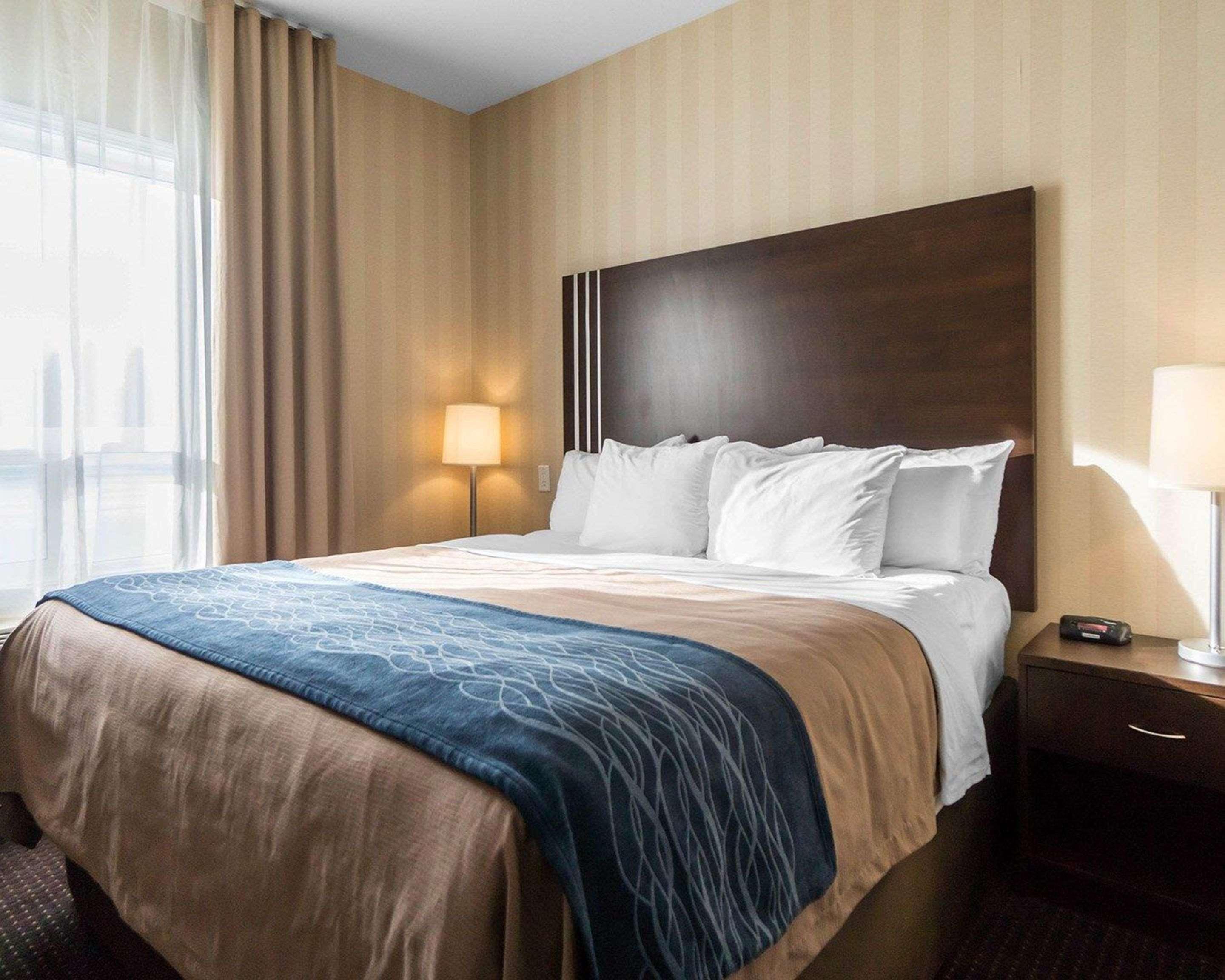 Comfort Inn & Suites Fox Creek Bagian luar foto