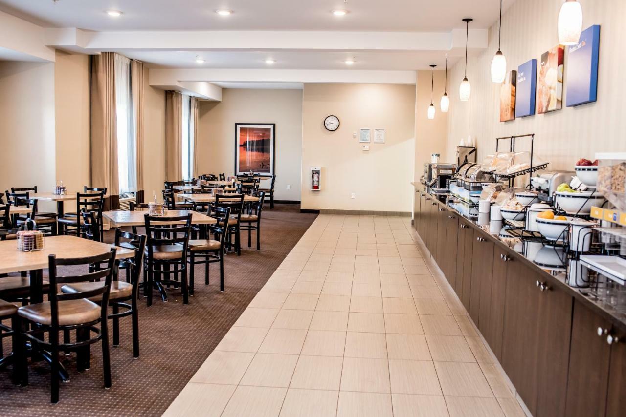 Comfort Inn & Suites Fox Creek Bagian luar foto